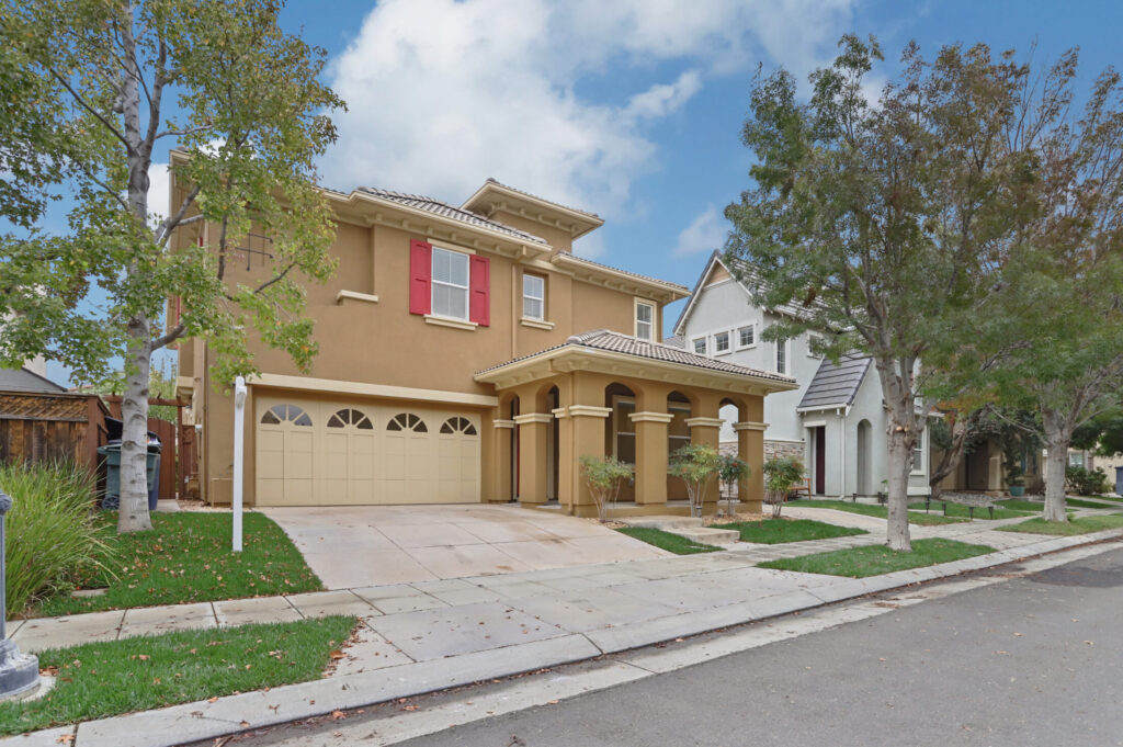Featured image of Stanford Crossing, Lathrop, CA Neighborhood Page